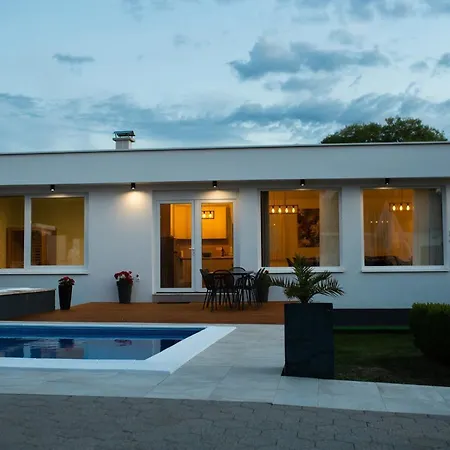 Villa Kuca Za Odmor Kamena With Pool, Jacuzzi & Sauna Grude