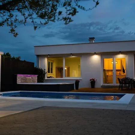 Villa Kuca Za Odmor Kamena With Pool, Jacuzzi & Sauna Grude
