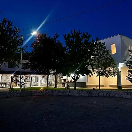 Βίλα Kamena With Pool, Jacuzzi & Sauna