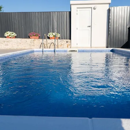Kuca Za Odmor Kamena With Pool, Jacuzzi & Sauna Grude