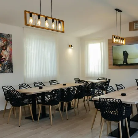 Kamena With Pool, Jacuzzi & Sauna * Grude