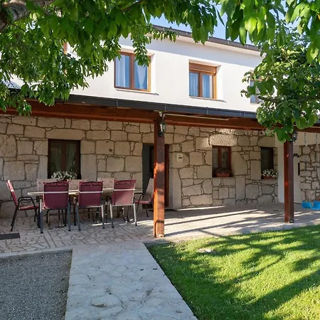 Kuca Za Odmor Kamena With Pool, Jacuzzi & Sauna Villa *
