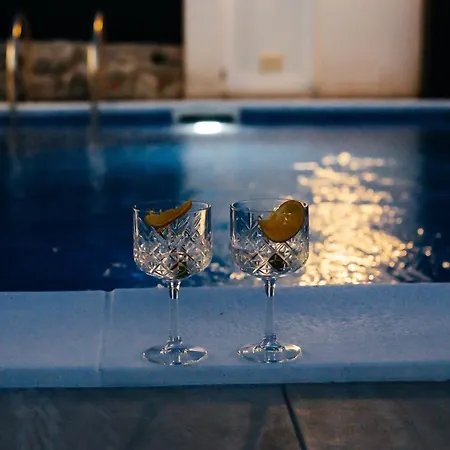 Kamena With Pool, Jacuzzi & Sauna