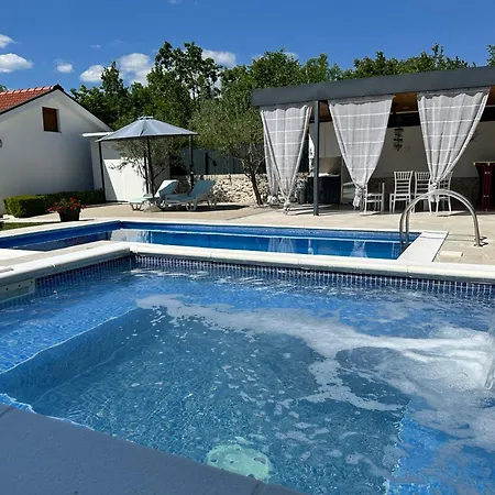 Kuca Za Odmor Kamena With Pool, Jacuzzi & Sauna Villa *